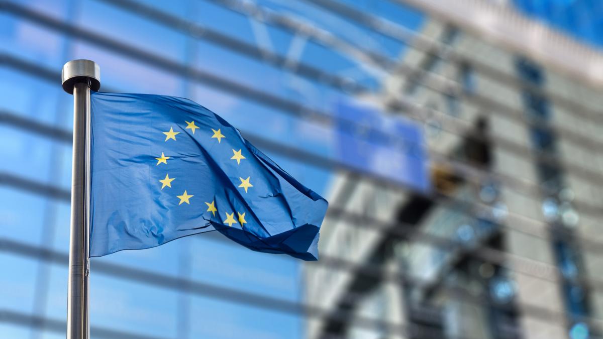 avertisment de la bruxelles dupa modificarea legii decarbonizarii la bucuresti orice regres