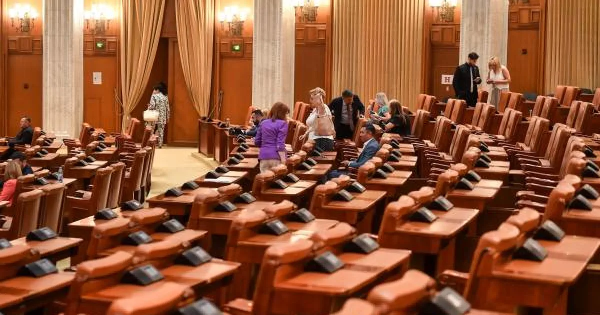 CCR discută sesizarea lui Grindeanu pe conflictul Guvern-Parlament la Ordonanța SAFE 2 CCR discută sesizarea lui Grindeanu pe conflictul Guvern-Parlament la Ordonanța SAFE