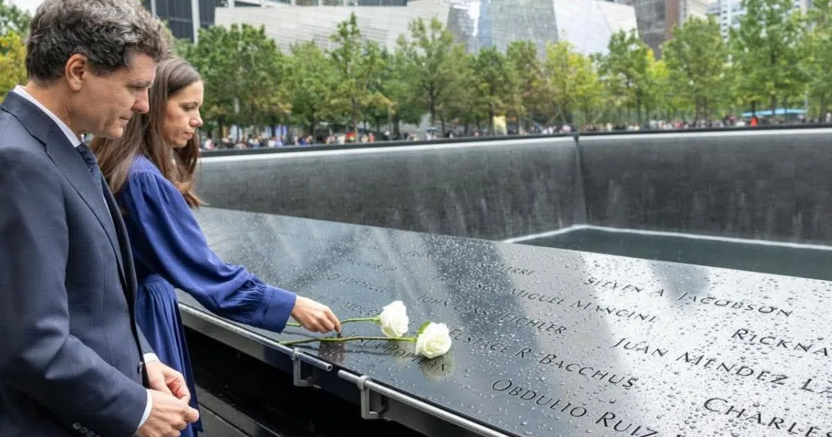 Nicușor Dan și Mirabela Grădinaru au depus flori la Memorialul 9/11 din New York 2 Nicușor Dan și Mirabela Grădinaru au depus flori la Memorialul 9/11 din New York