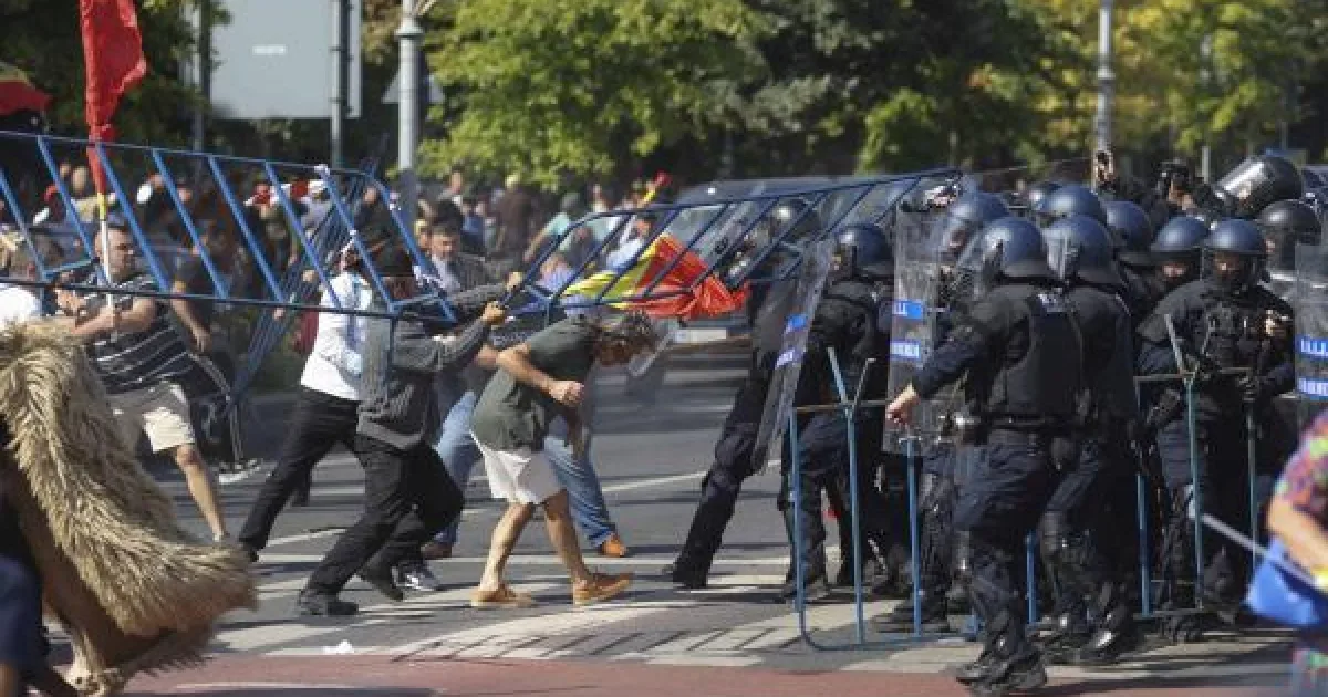 PSD vrea uniforme școlare obligatorii: „Școala nu trebuie să fie despre modă și bullying”
