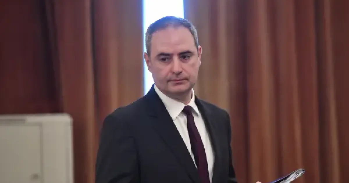Niculescu discută cu Isărescu și șefii marilor companii despre euro și Dacia